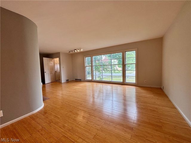 2607 Saybrook Road, University Heights, OH 44118