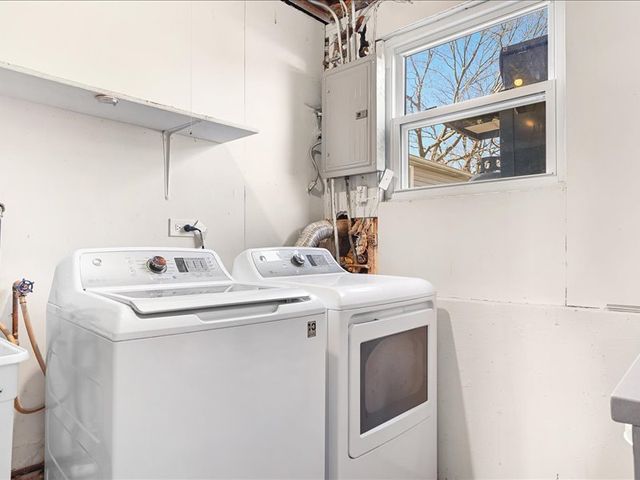 7854 Deerfield Avenue, Woodridge, IL 60517