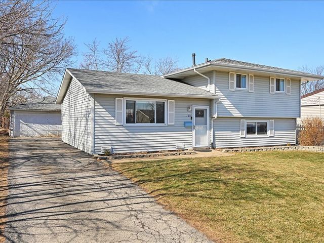 7854 Deerfield Avenue, Woodridge, IL 60517