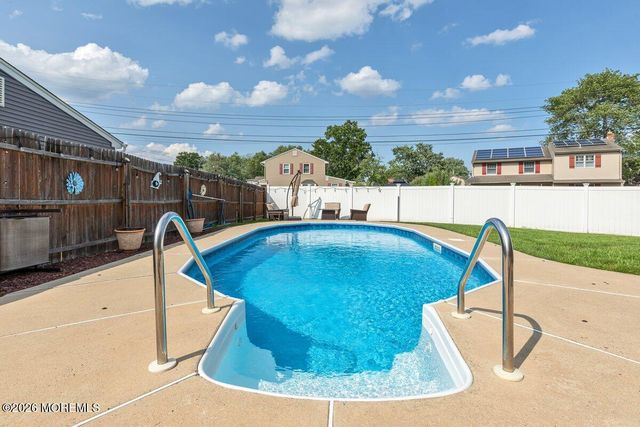 39 Appleton Drive, Hazlet, NJ 07730