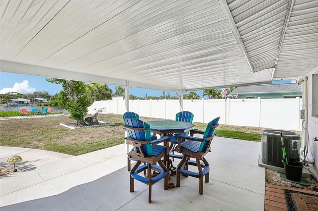 806 BLUE HERON BOULEVARD, Ruskin, FL 33570