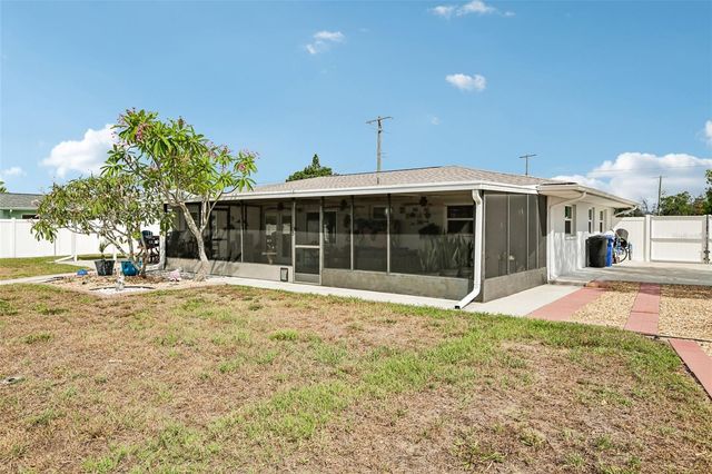 806 BLUE HERON BOULEVARD, Ruskin, FL 33570