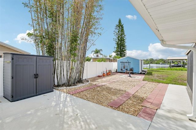 806 BLUE HERON BOULEVARD, Ruskin, FL 33570