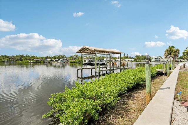 806 BLUE HERON BOULEVARD, Ruskin, FL 33570