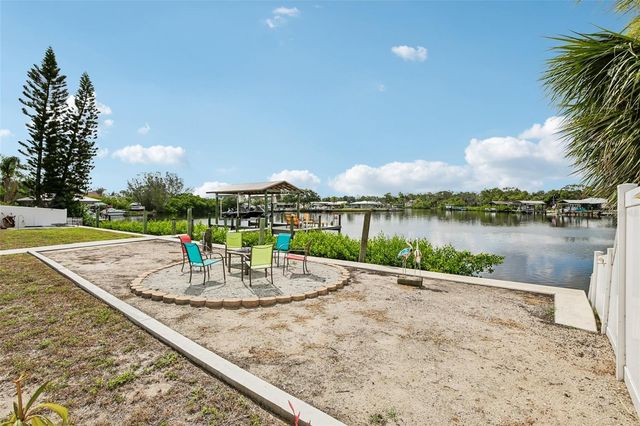 806 BLUE HERON BOULEVARD, Ruskin, FL 33570
