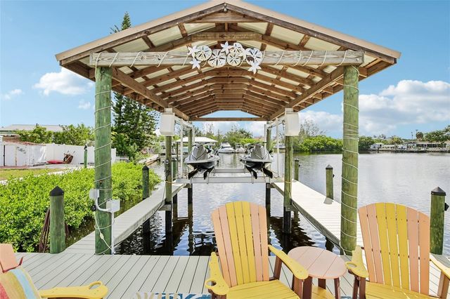 806 BLUE HERON BOULEVARD, Ruskin, FL 33570