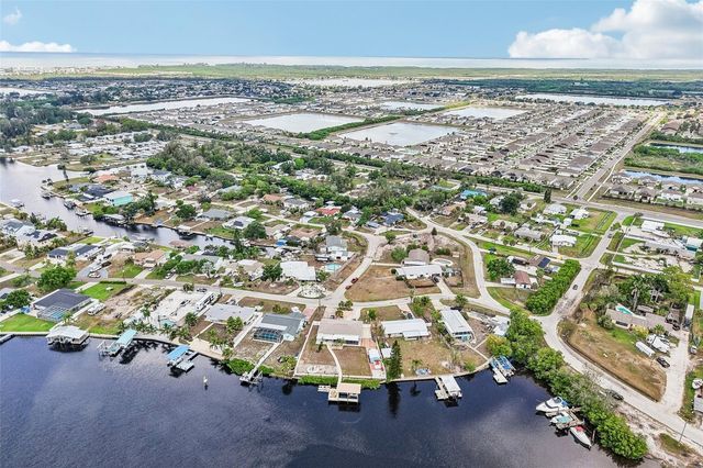 806 BLUE HERON BOULEVARD, Ruskin, FL 33570