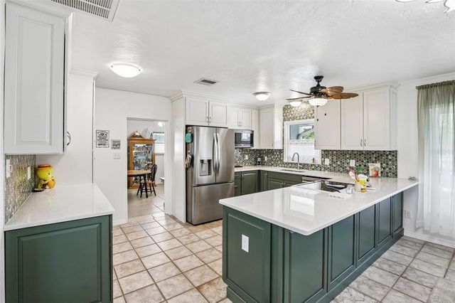806 BLUE HERON BOULEVARD, Ruskin, FL 33570