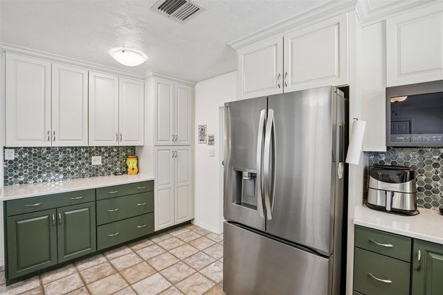 806 BLUE HERON BOULEVARD, Ruskin, FL 33570