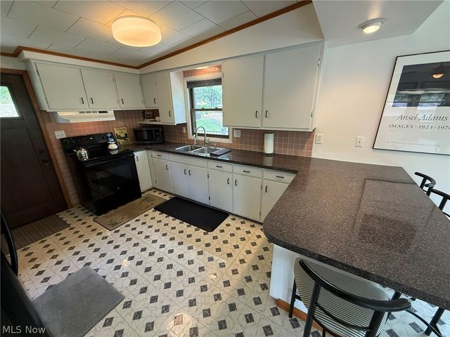 9073 N Shore Drive NE, Mineral City, OH 44656