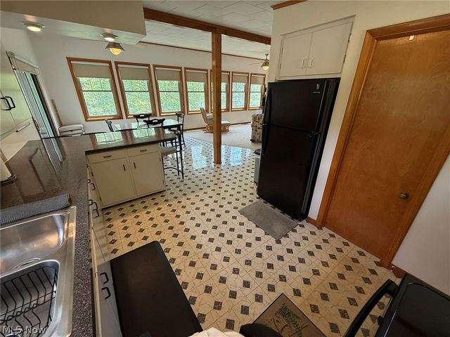 9073 N Shore Drive NE, Mineral City, OH 44656