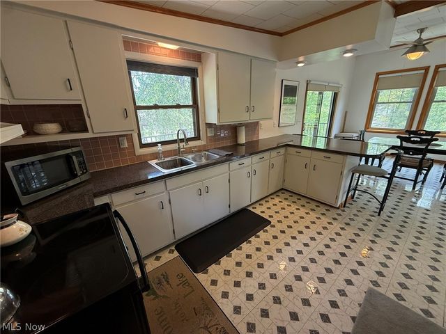 9073 N Shore Drive NE, Mineral City, OH 44656
