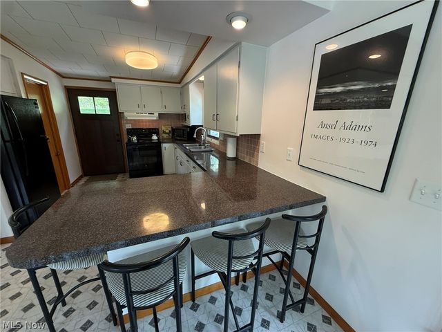 9073 N Shore Drive NE, Mineral City, OH 44656