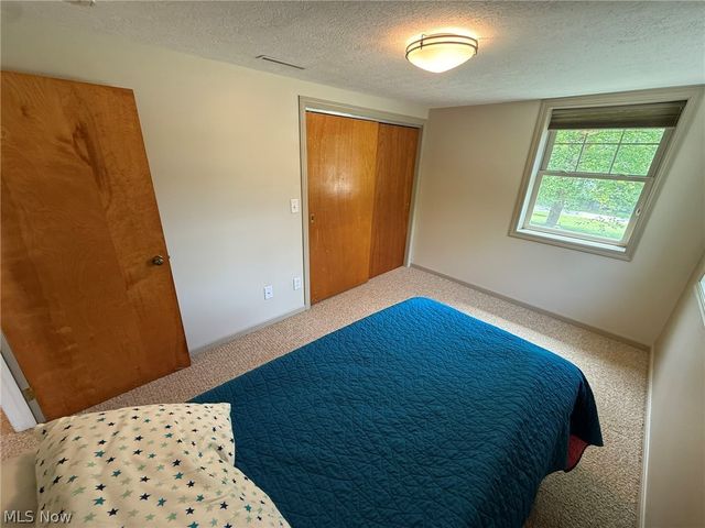9073 N Shore Drive NE, Mineral City, OH 44656