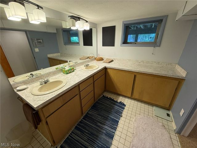 9073 N Shore Drive NE, Mineral City, OH 44656