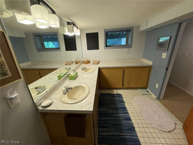 9073 N Shore Drive NE, Mineral City, OH 44656