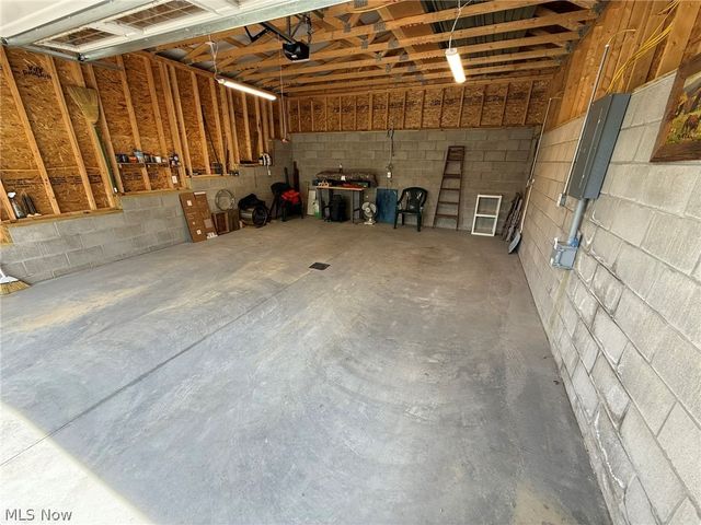 9073 N Shore Drive NE, Mineral City, OH 44656
