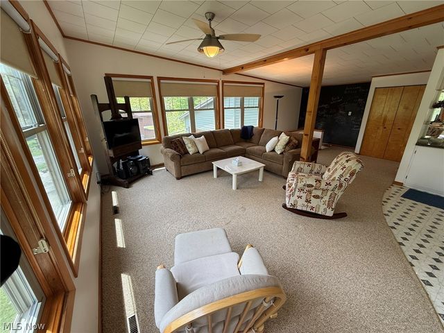 9073 N Shore Drive NE, Mineral City, OH 44656
