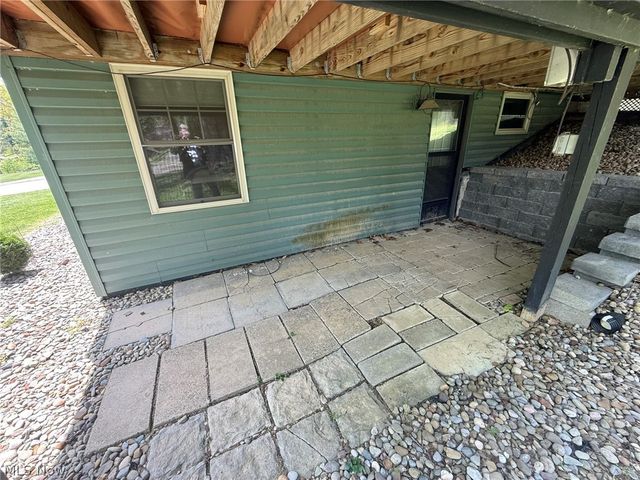 9073 N Shore Drive NE, Mineral City, OH 44656