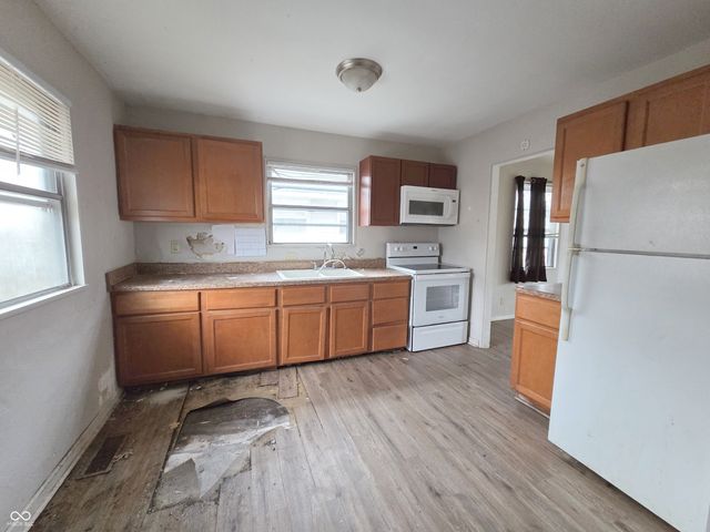 4761 Wellington Avenue, Lawrence, IN 46226