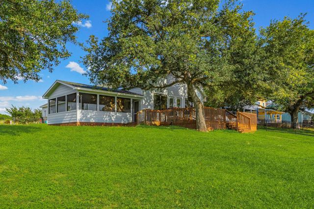 185 Bayview Lane, Livingston, TX 77351