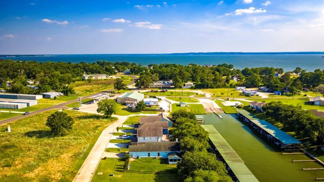 185 Bayview Lane, Livingston, TX 77351