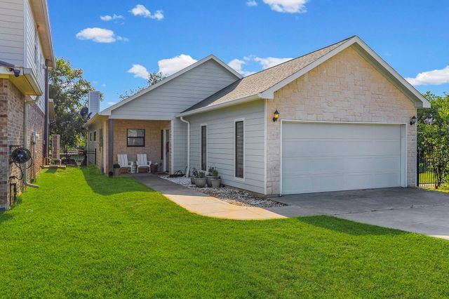 185 Bayview Lane, Livingston, TX 77351