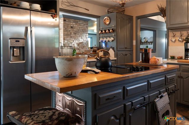 1001 S Ridge Rd., Salado, TX 76571