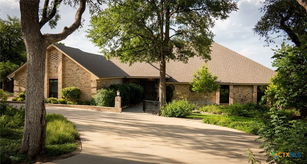 1001 S Ridge Rd., Salado, TX 76571