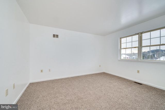 10 CHESTERWOOD CIR, Reading, PA 19607