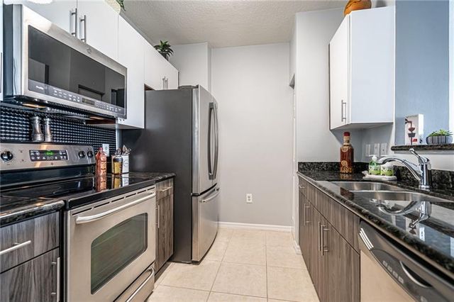 2421 NE 65th Street 408, Fort Lauderdale, FL 33308