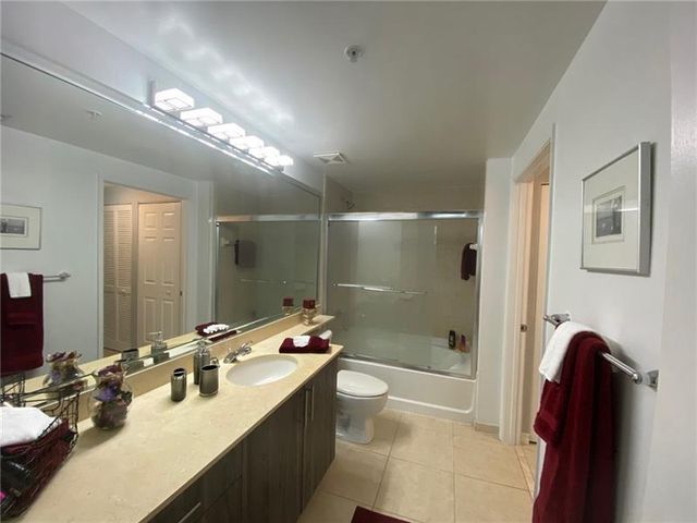 2421 NE 65th Street 408, Fort Lauderdale, FL 33308