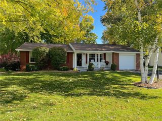 7574 Manor Lane, Clay, NY 13088