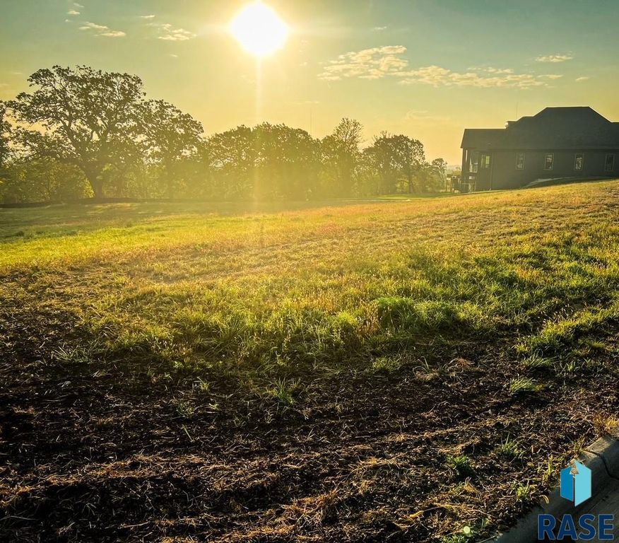 1508 S Scarlet Oak Pl Place, Sioux Falls, SD 57110