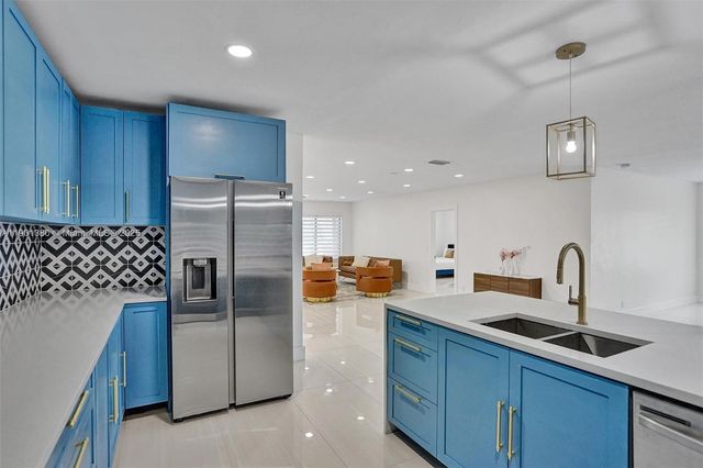 1141 N Northlake Dr, Hollywood, FL 33019