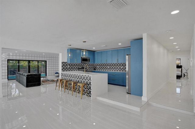 1141 N Northlake Dr, Hollywood, FL 33019