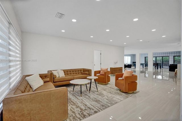 1141 N Northlake Dr, Hollywood, FL 33019