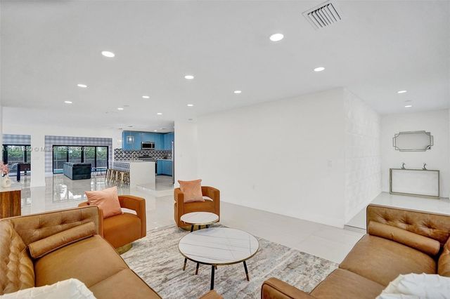 1141 N Northlake Dr, Hollywood, FL 33019