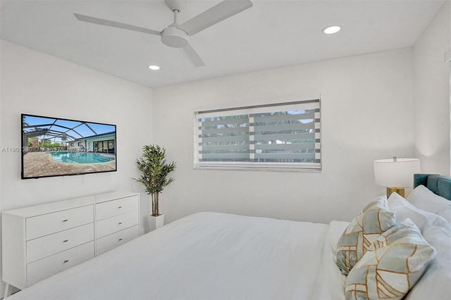 1141 N Northlake Dr, Hollywood, FL 33019