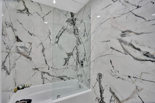 1141 N Northlake Dr, Hollywood, FL 33019