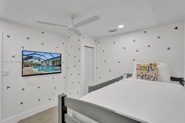 1141 N Northlake Dr, Hollywood, FL 33019