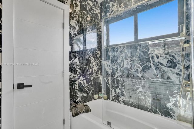 1141 N Northlake Dr, Hollywood, FL 33019