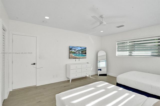 1141 N Northlake Dr, Hollywood, FL 33019