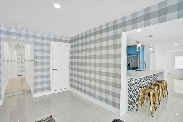 1141 N Northlake Dr, Hollywood, FL 33019