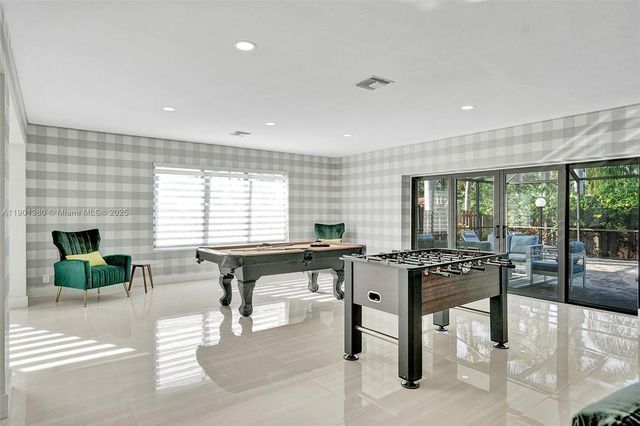 1141 N Northlake Dr, Hollywood, FL 33019