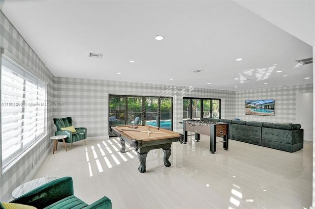 1141 N Northlake Dr, Hollywood, FL 33019