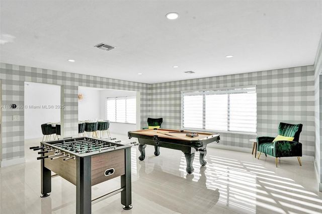 1141 N Northlake Dr, Hollywood, FL 33019