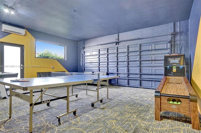 1141 N Northlake Dr, Hollywood, FL 33019