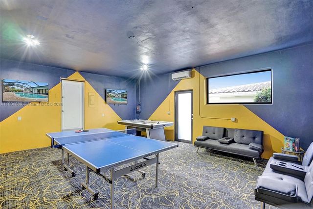 1141 N Northlake Dr, Hollywood, FL 33019