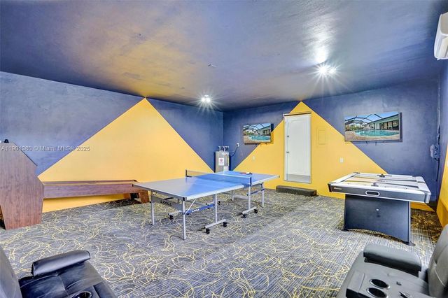 1141 N Northlake Dr, Hollywood, FL 33019